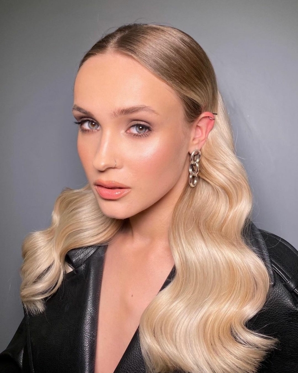 Как носить локоны в 2022?