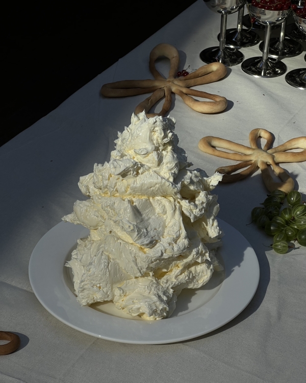 Как оформить свадебный стол с помощью еды?