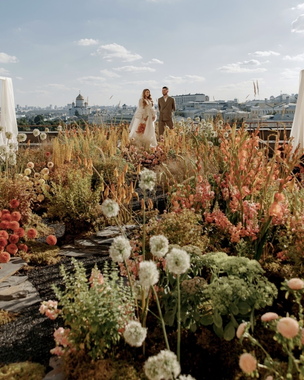 История одного декора: флористика в тон города,