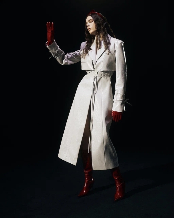 Что надеть поверх свадебного платья? 12 вариантов