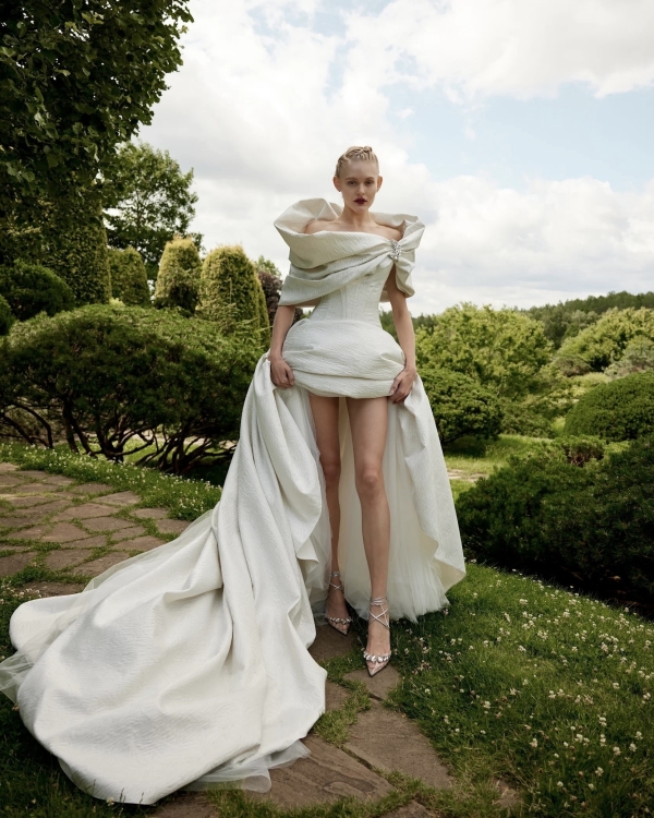 Романтичная готика в новой коллекции платьев для