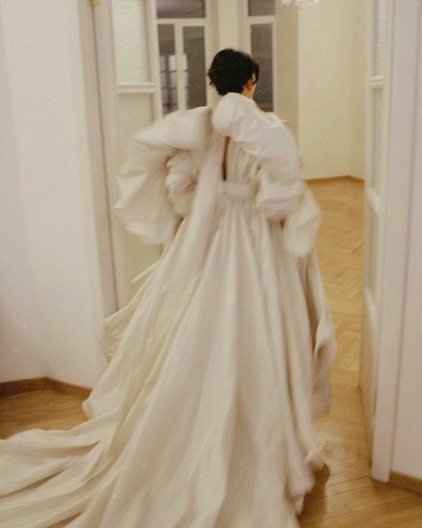 Шелковая тафта, кутюрный крой и комфорт невесты