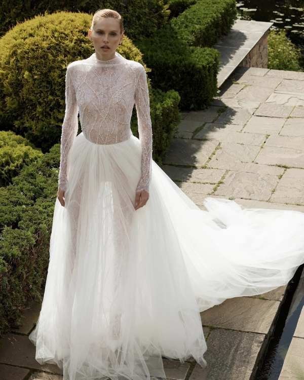 Романтичная готика в новой коллекции платьев для