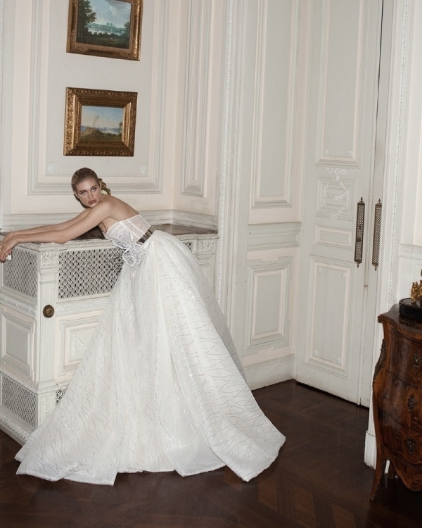 Невеста была в прозрачном: 10 самых эффектных