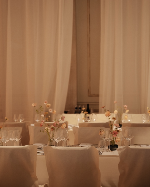 История одного декора: флористика в тон города,