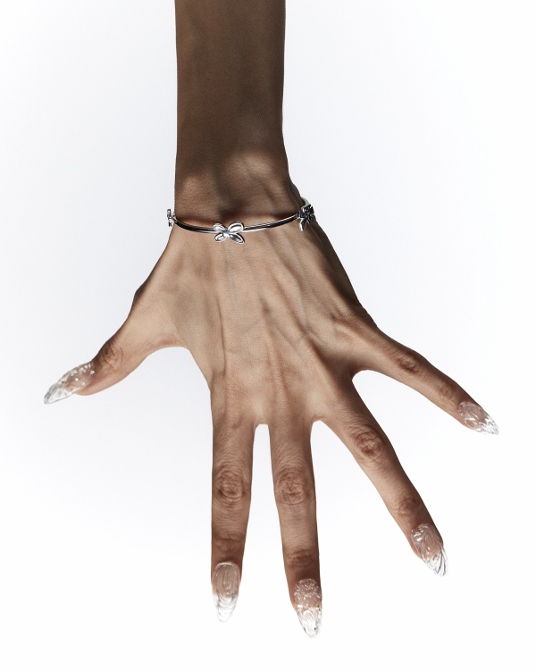 Акцент на запястья: браслет-кафф — главный аксессуар