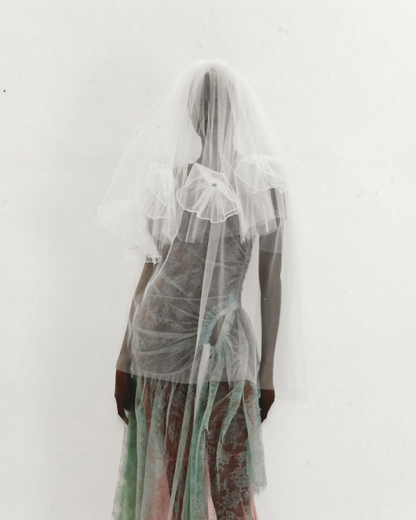 Вместо букета: цветы в свадебном образе