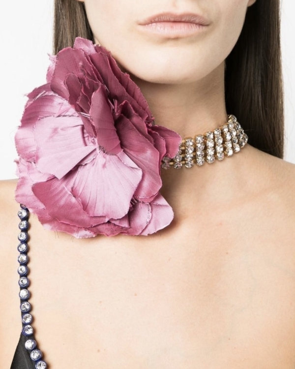 Вместо букета: цветы в свадебном образе