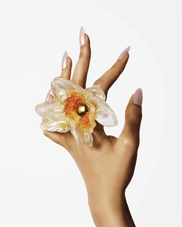 Вместо букета: цветы в свадебном образе