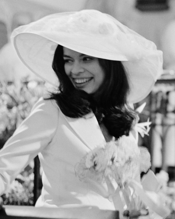 Джессика-Паркер в черном и Хлоя Севиньи в