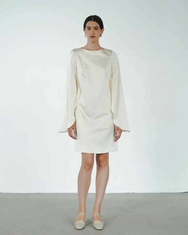 Осенняя свадьба: платья для невесты с длинным