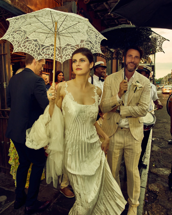 Джессика-Паркер в черном и Хлоя Севиньи в