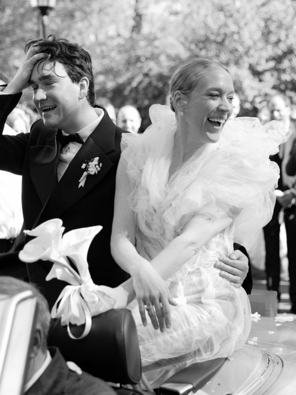 Джессика-Паркер в черном и Хлоя Севиньи в