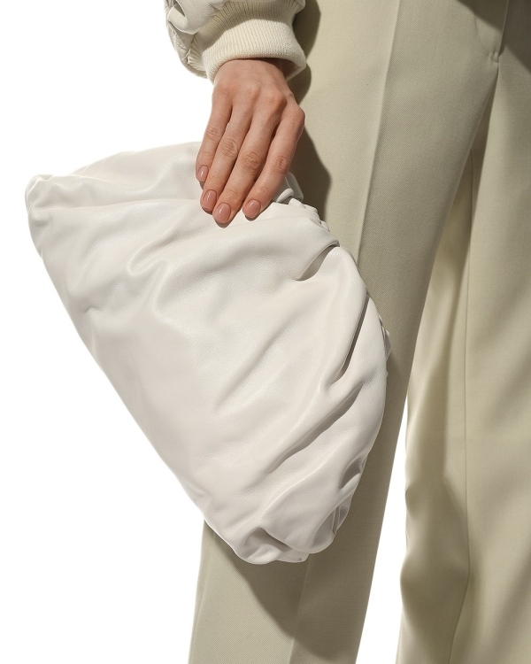 10 актуальных клатчей для невест, которые вы