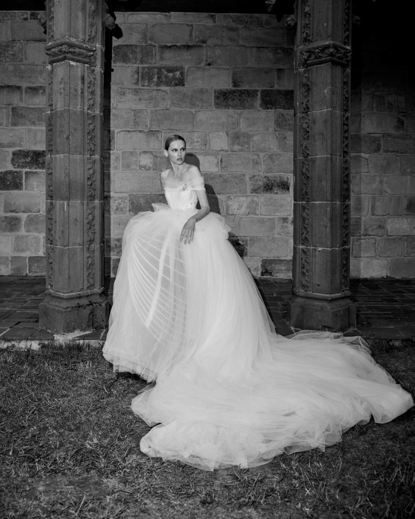 Романтичная готика в новой коллекции платьев для