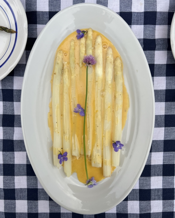 Как оформить свадебный стол с помощью еды?