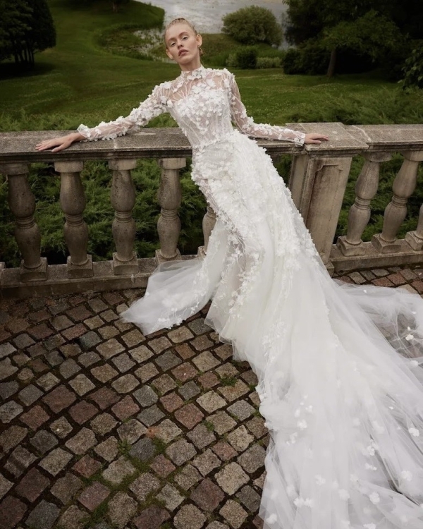 Романтичная готика в новой коллекции платьев для