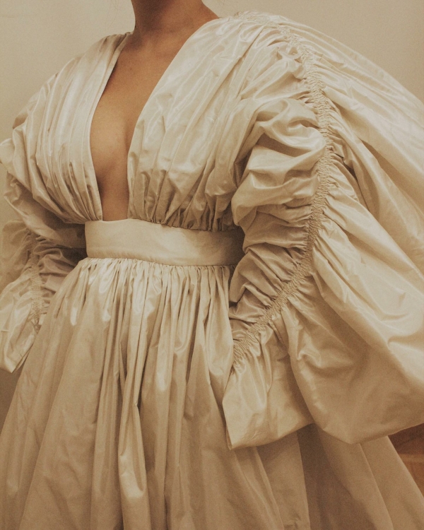 Шелковая тафта, кутюрный крой и комфорт невесты