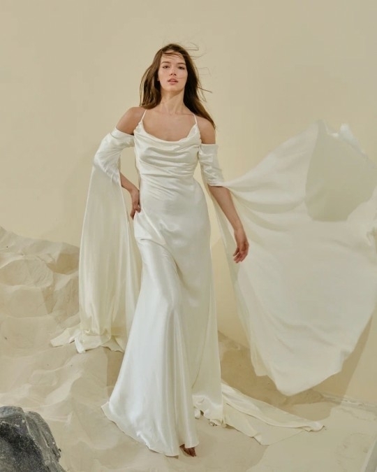 Осенняя свадьба: платья для невесты с длинным