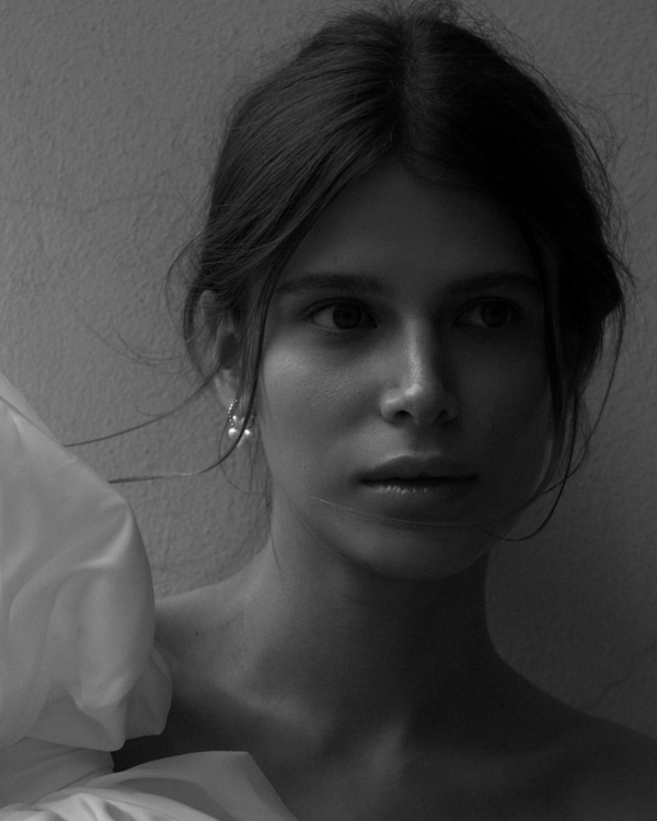 Как собрать свадебный образ в духе Жанны