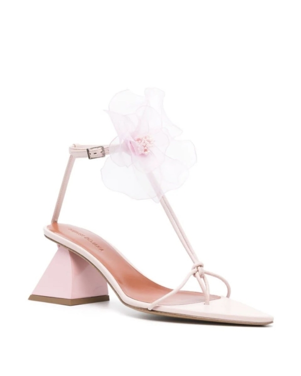 Вместо букета: цветы в свадебном образе