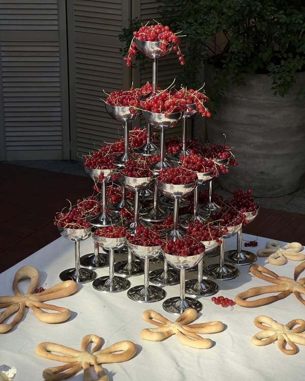 Как оформить свадебный стол с помощью еды?