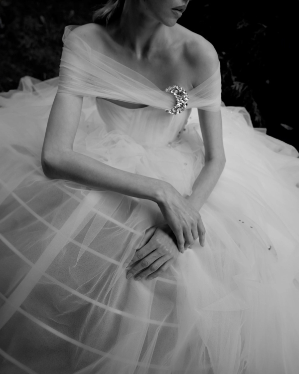 Романтичная готика в новой коллекции платьев для