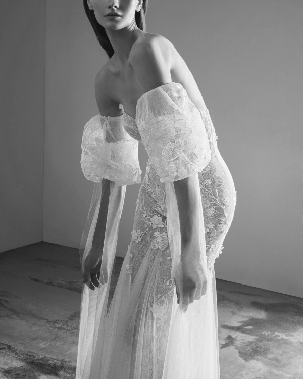 Невеста была в прозрачном: 10 самых эффектных