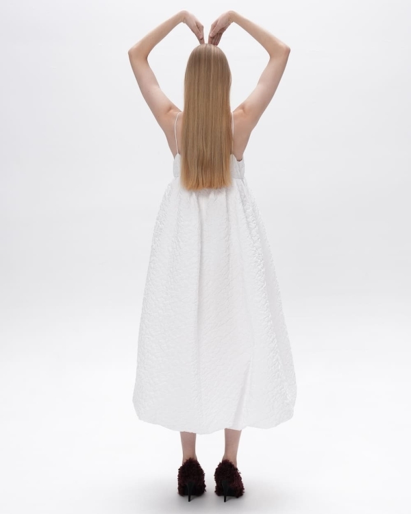 Свадьба втроем: платья для невест в положении