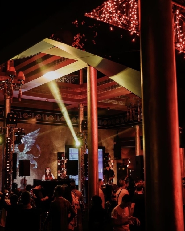 Танцуют все! Лучшие бары и клубы Санкт-Петербурга