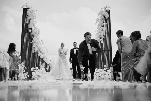 Ведущие Владислав Сапунов