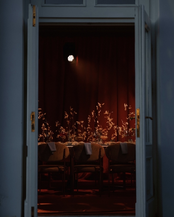 Посмотрите на эстетику свадьбы, вдохновленной «Дюной», Волшебником