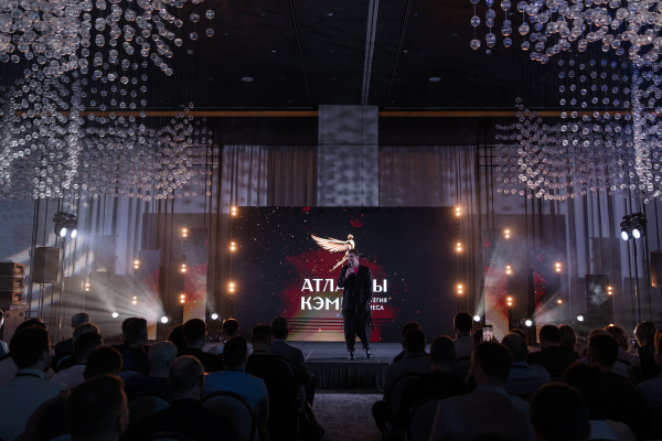 Ведущие Владислав Сапунов