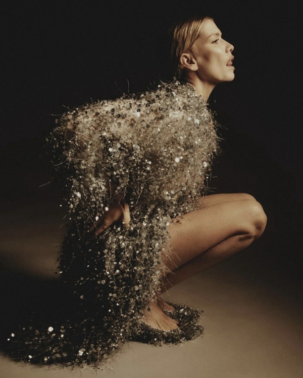 Повод есть. Показываем 20 пар блестящих туфель