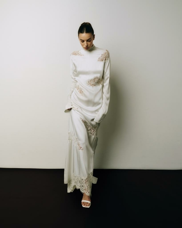 Свадьба втроем: платья для невест в положении