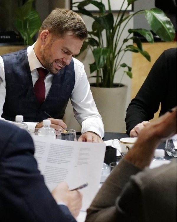 Гений, миллиардер, плейбой. Где познакомиться с мужчиной