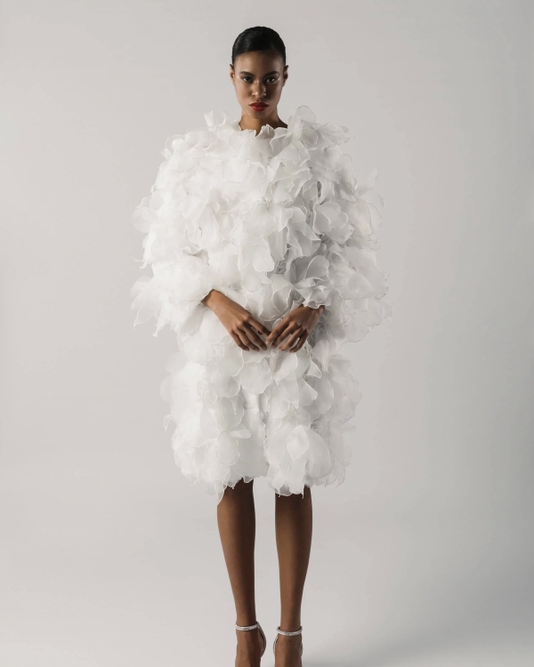 Свадьба втроем: платья для невест в положении