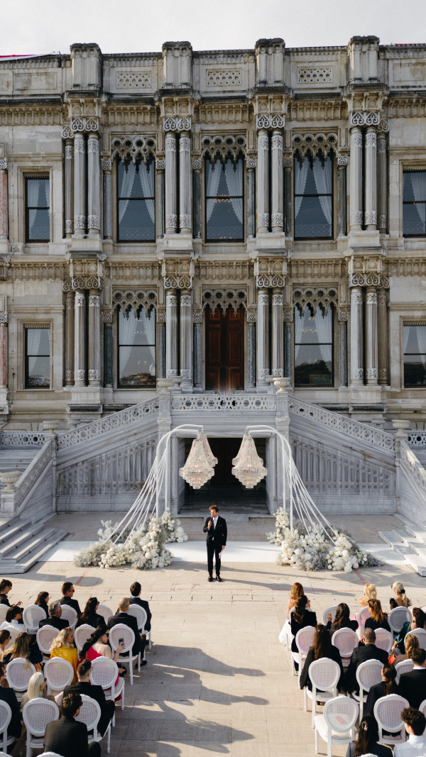 Ведущие Владислав Сапунов