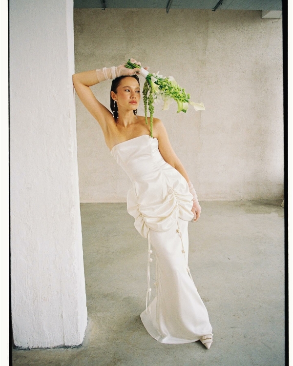 Свадьба втроем: платья для невест в положении