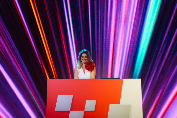 Диджеи Людмила Щербакова