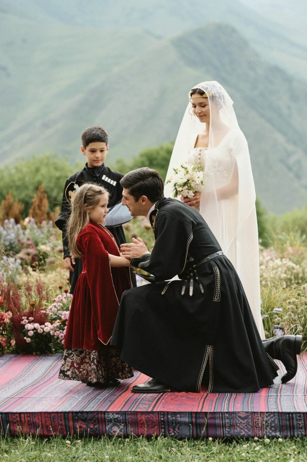 «Иностранцам хотелось показать грузинскую свадьбу, а местных