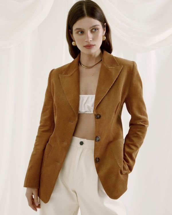 Как Pantone прописал. Собираем гардероб в модных