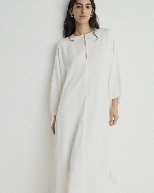 С уважением к традициям. Показываем актуальные платья