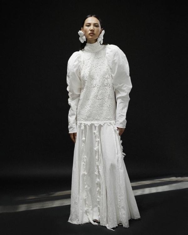 С уважением к традициям. Показываем актуальные платья