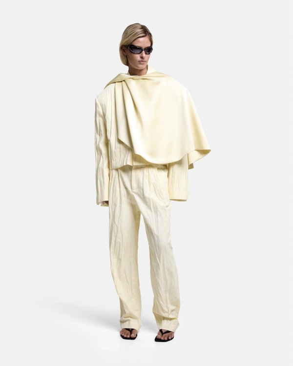 Утепляемся: что надеть невестам поверх свадебного платья