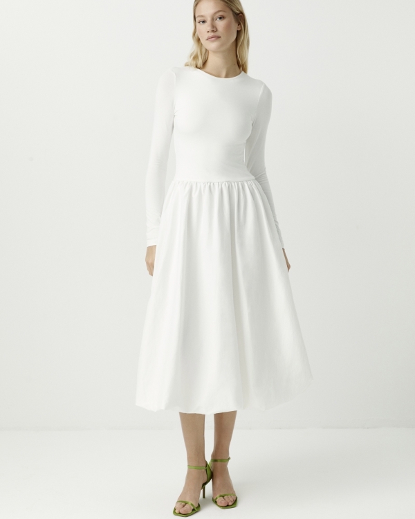 С уважением к традициям. Показываем актуальные платья