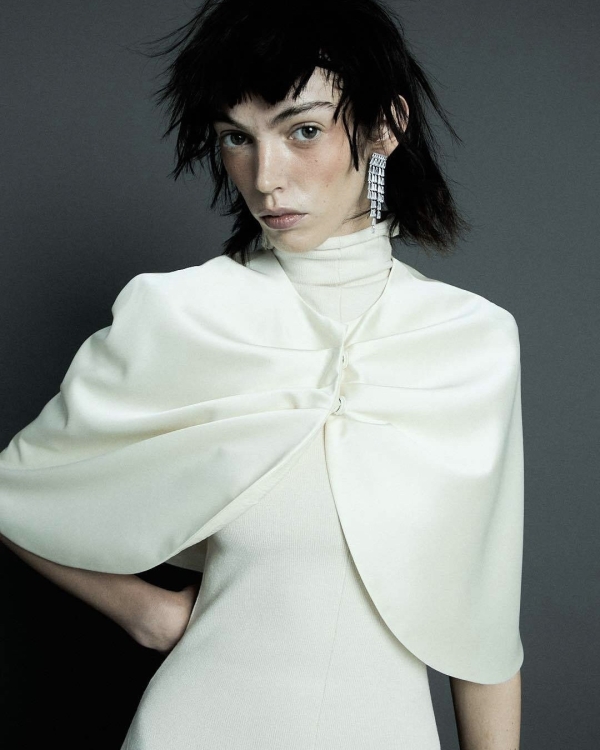 Утепляемся: что надеть невестам поверх свадебного платья