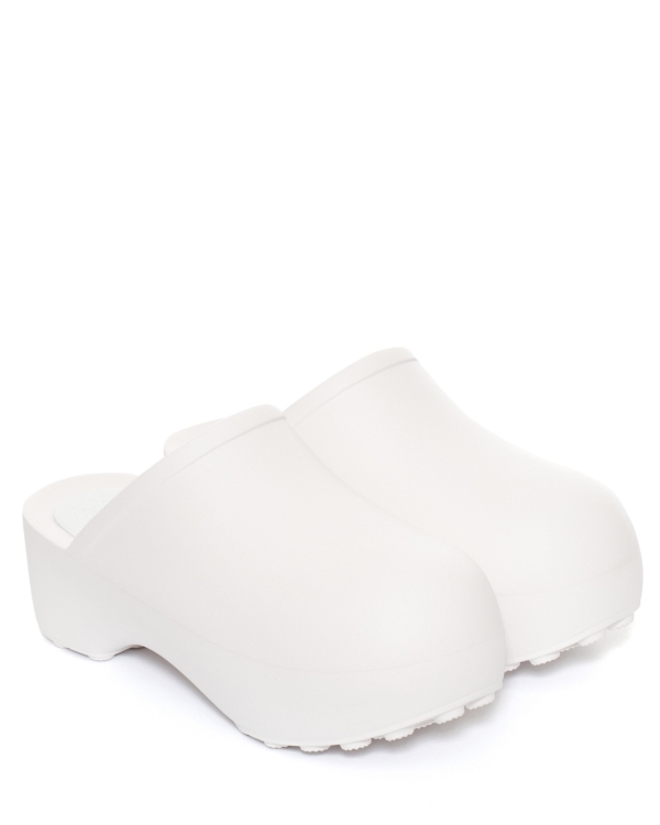 В прогнозе на свадьбу дождь? Надевайте резиновую