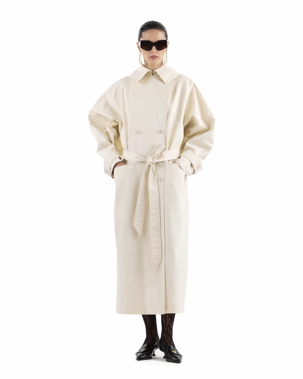 Утепляемся: что надеть невестам поверх свадебного платья