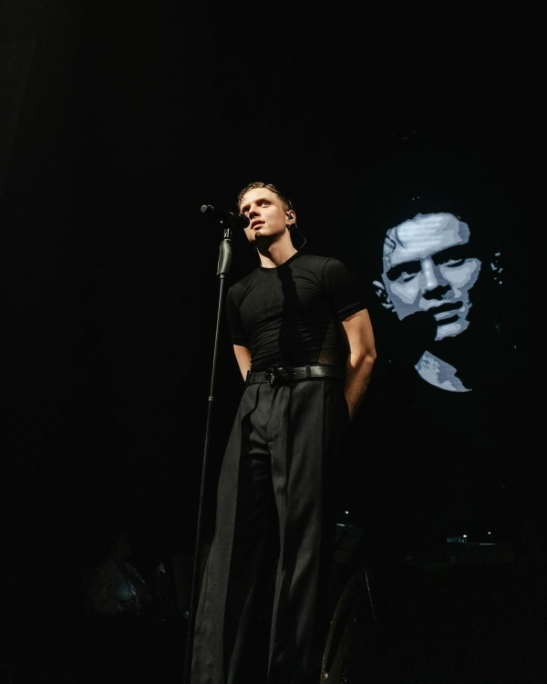 Почему все влюбились в Ваню Дмитриенко?